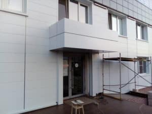 Монтаж вентилируемого фасада в административном здании